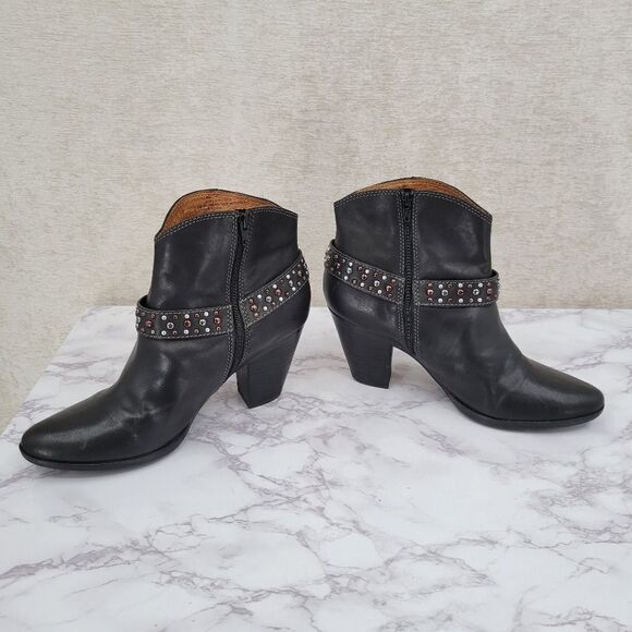SOFFT Noreen Studded Black Leather Heeled Ankle Bootie 10M - Picture 3 of 14